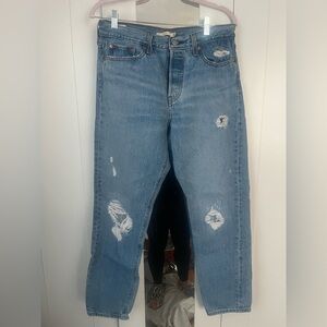Levi’s Wedgie Destructed Jeans
